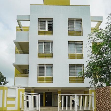 Oyo 16007 Sk Executive Hotel Yerandwane Kültér fotó
