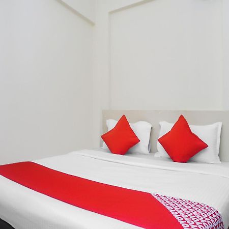 Oyo 16007 Sk Executive Hotel Yerandwane Kültér fotó