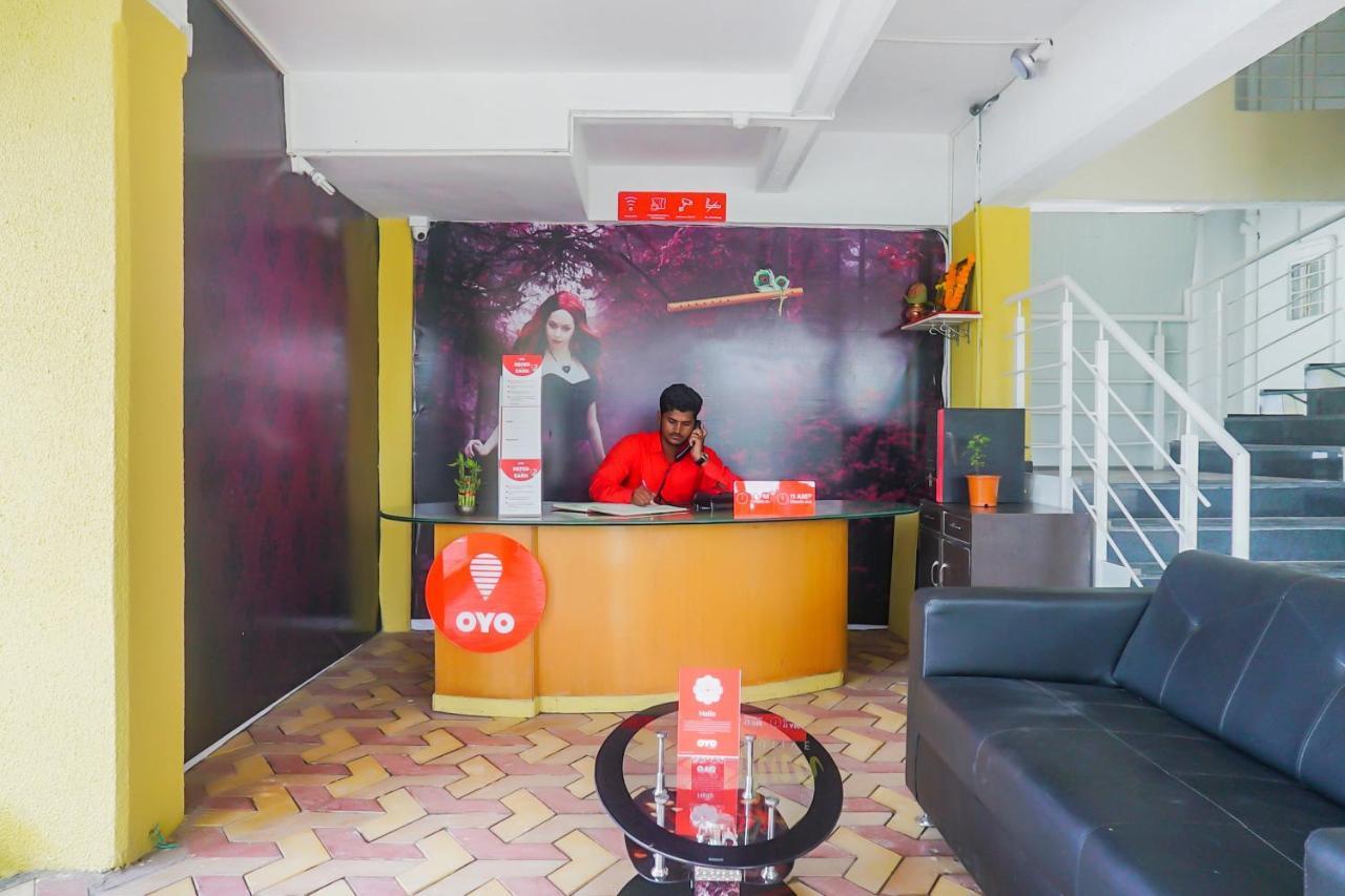 Oyo 16007 Sk Executive Hotel Yerandwane Kültér fotó