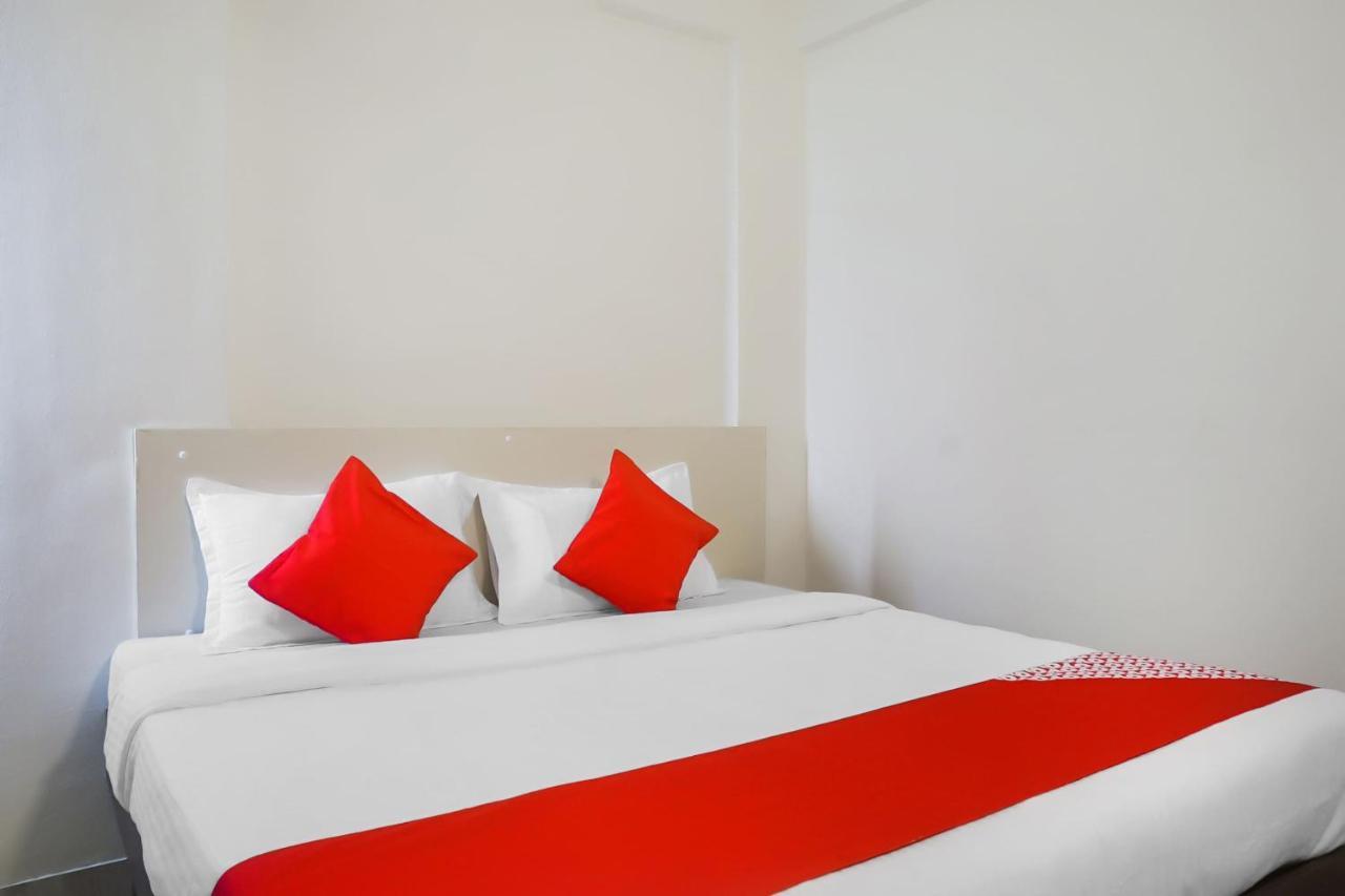 Oyo 16007 Sk Executive Hotel Yerandwane Kültér fotó