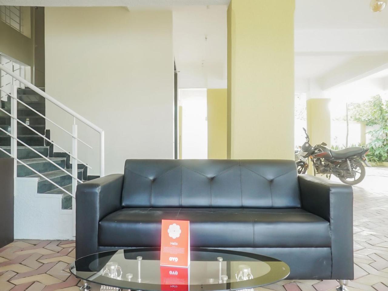 Oyo 16007 Sk Executive Hotel Yerandwane Kültér fotó