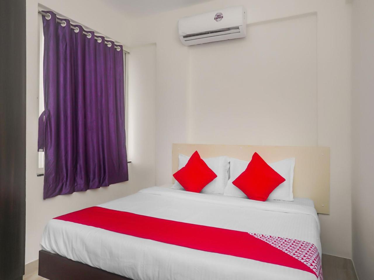 Oyo 16007 Sk Executive Hotel Yerandwane Kültér fotó