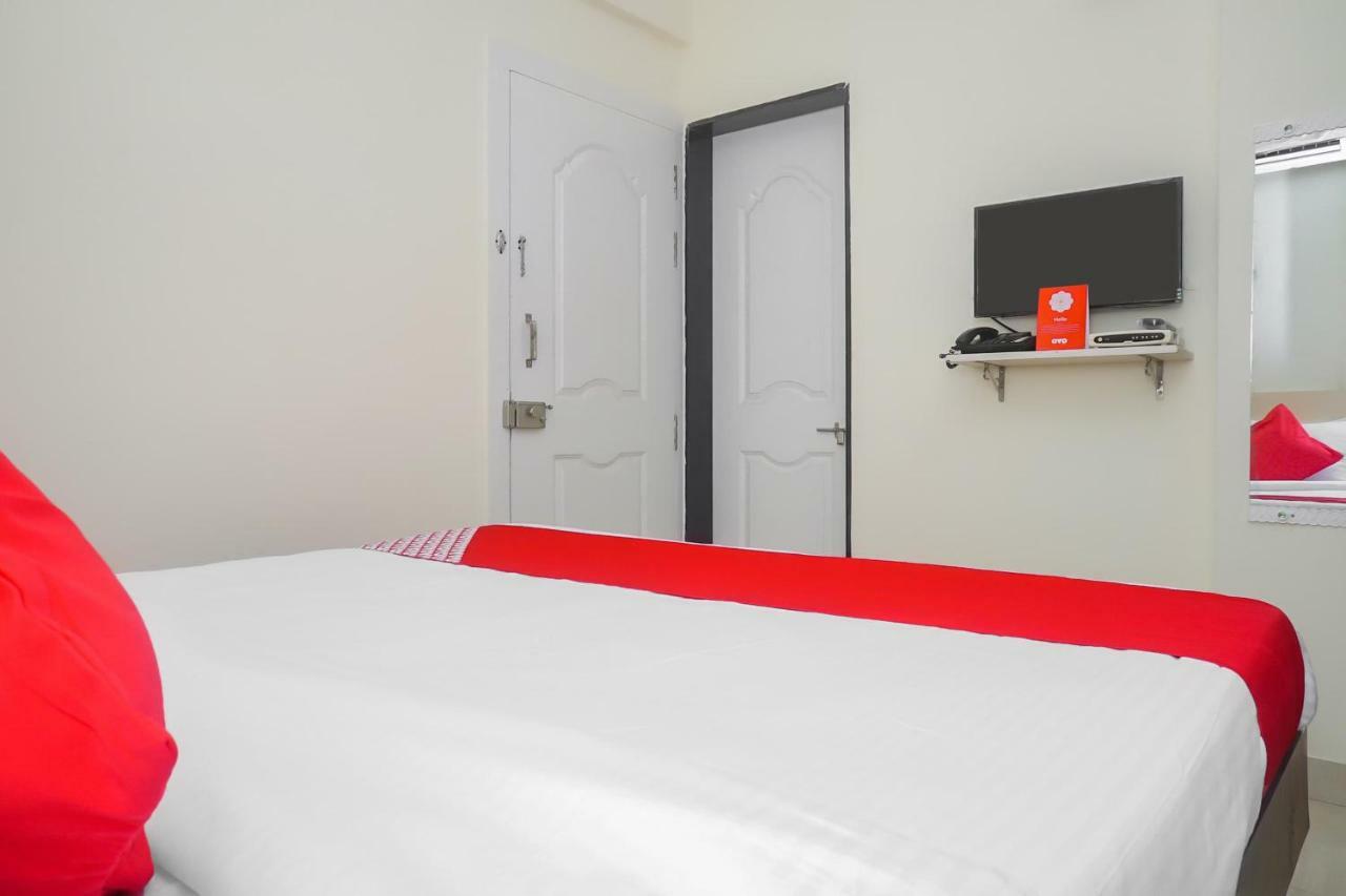 Oyo 16007 Sk Executive Hotel Yerandwane Kültér fotó